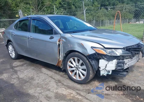 2019 Toyota Camry Le z USA, uszkodzony, nr VIN 4T1B11HK2KU771648